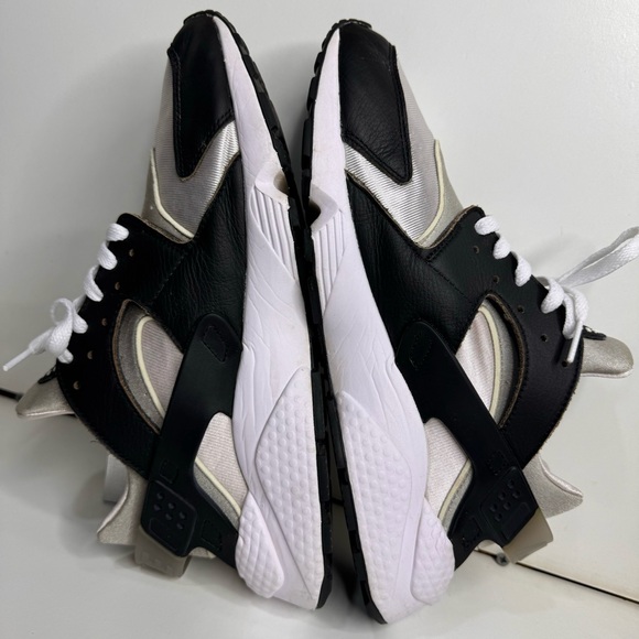 Men’s size 11 Nike air huarache black neutral grey low top sneakers trainers acg - Picture 5 of 11